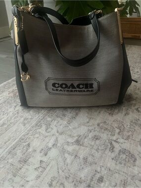 COACH Badge Jacquard Dalton 31 Shoulder Bag in Salt Black with textured Leather